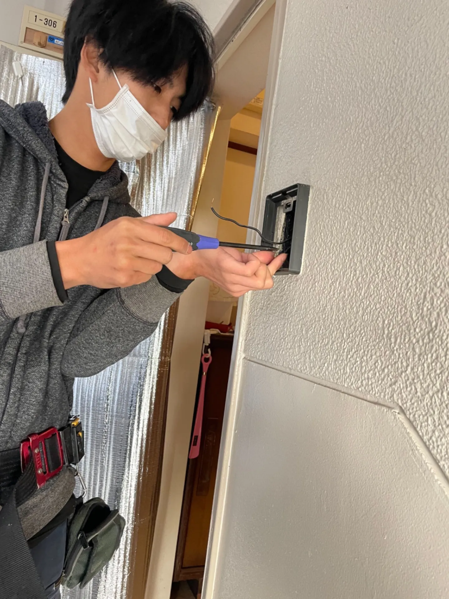 インターホンの脱着作業