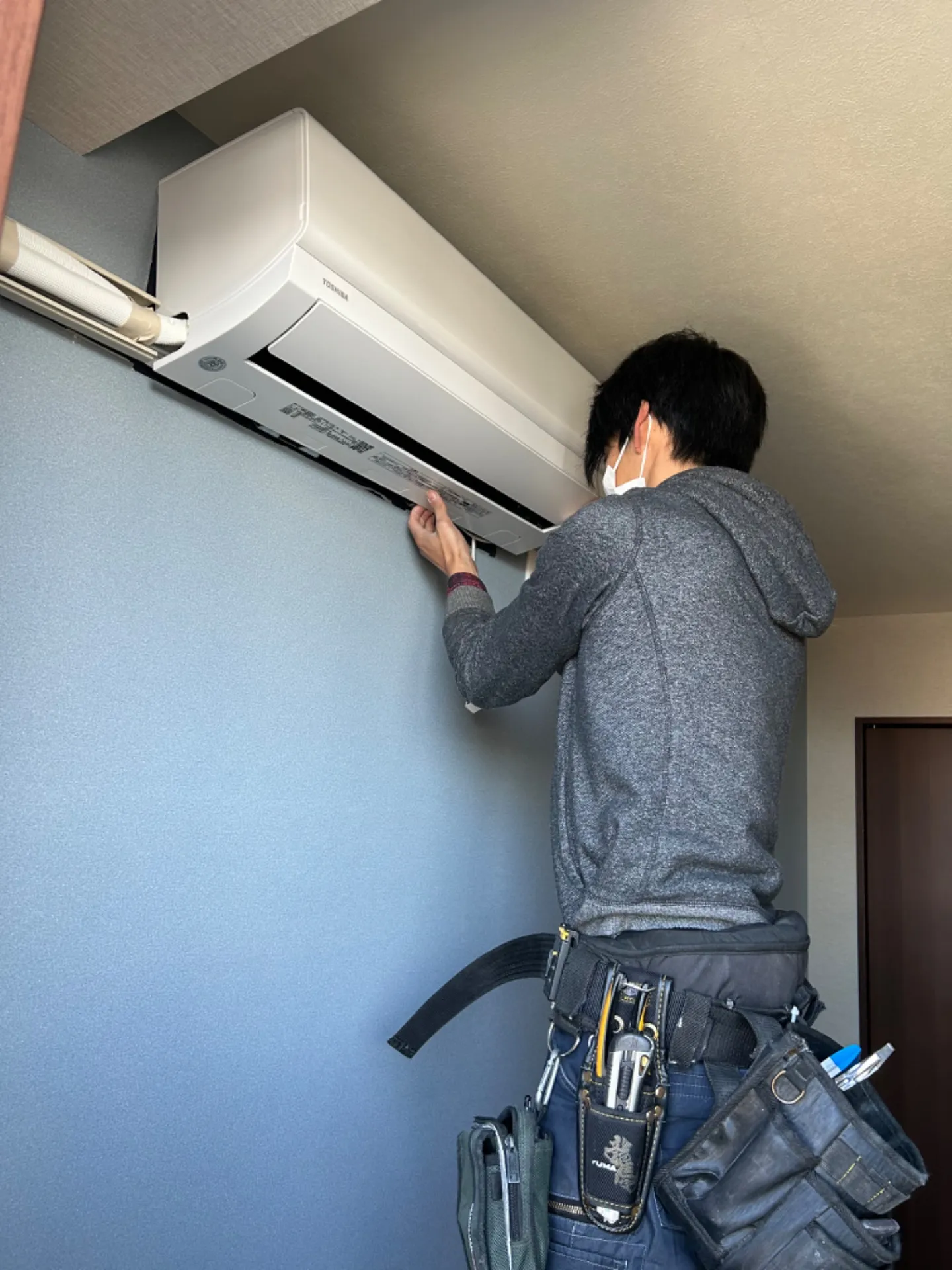 エアコン取付け作業